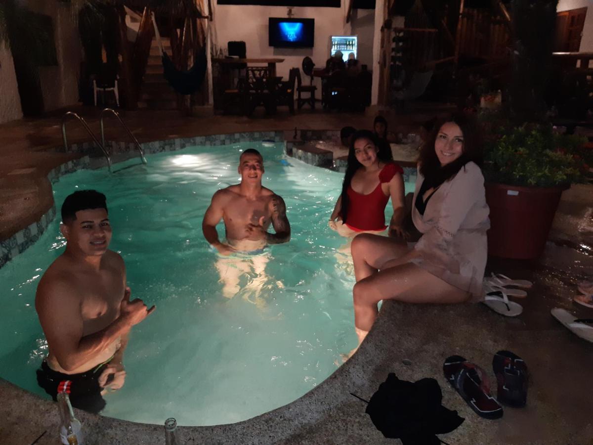 Weekendhostal Montanita Ngoại thất bức ảnh